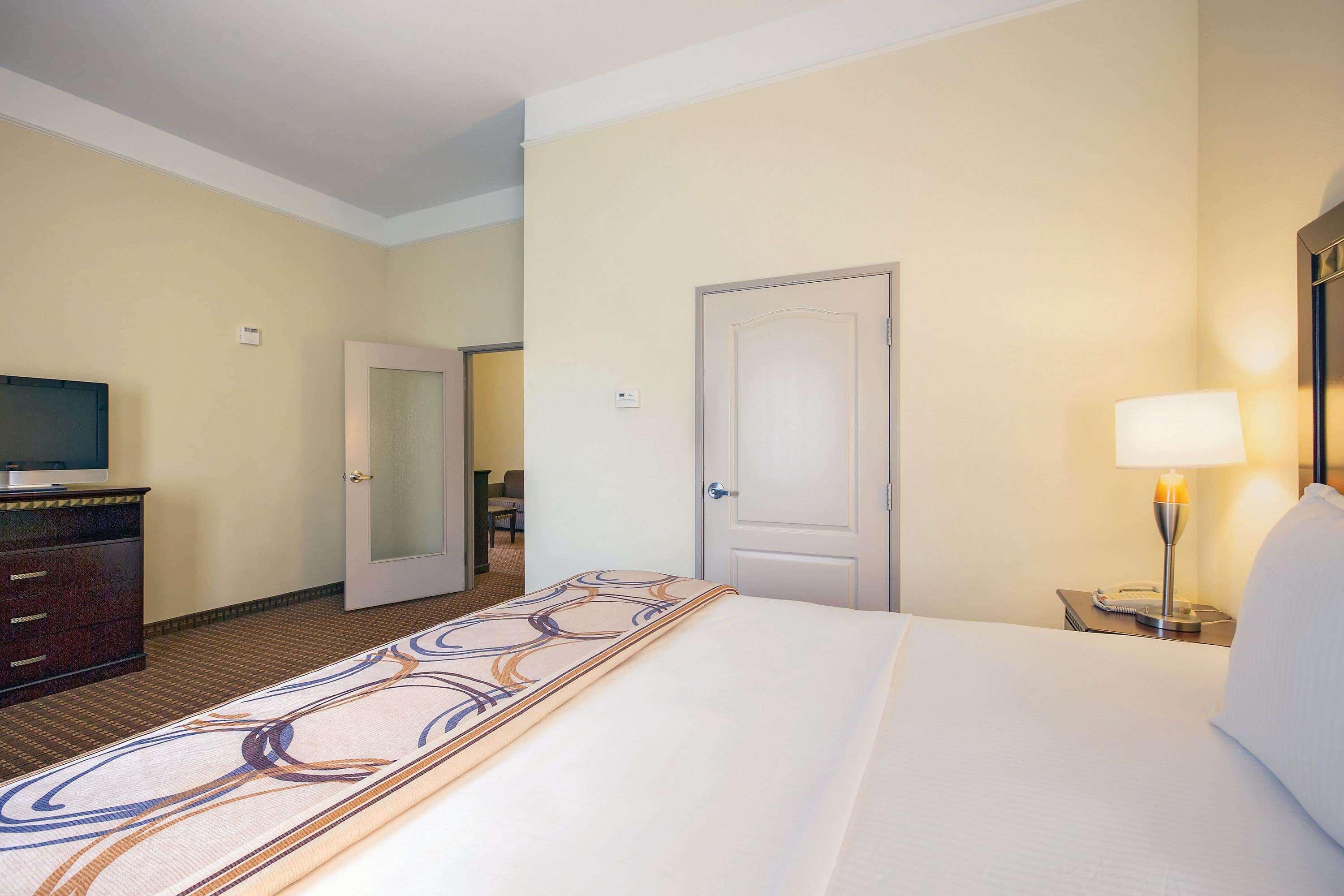 La Quinta By Wyndham Cleburne Hotel Exterior photo