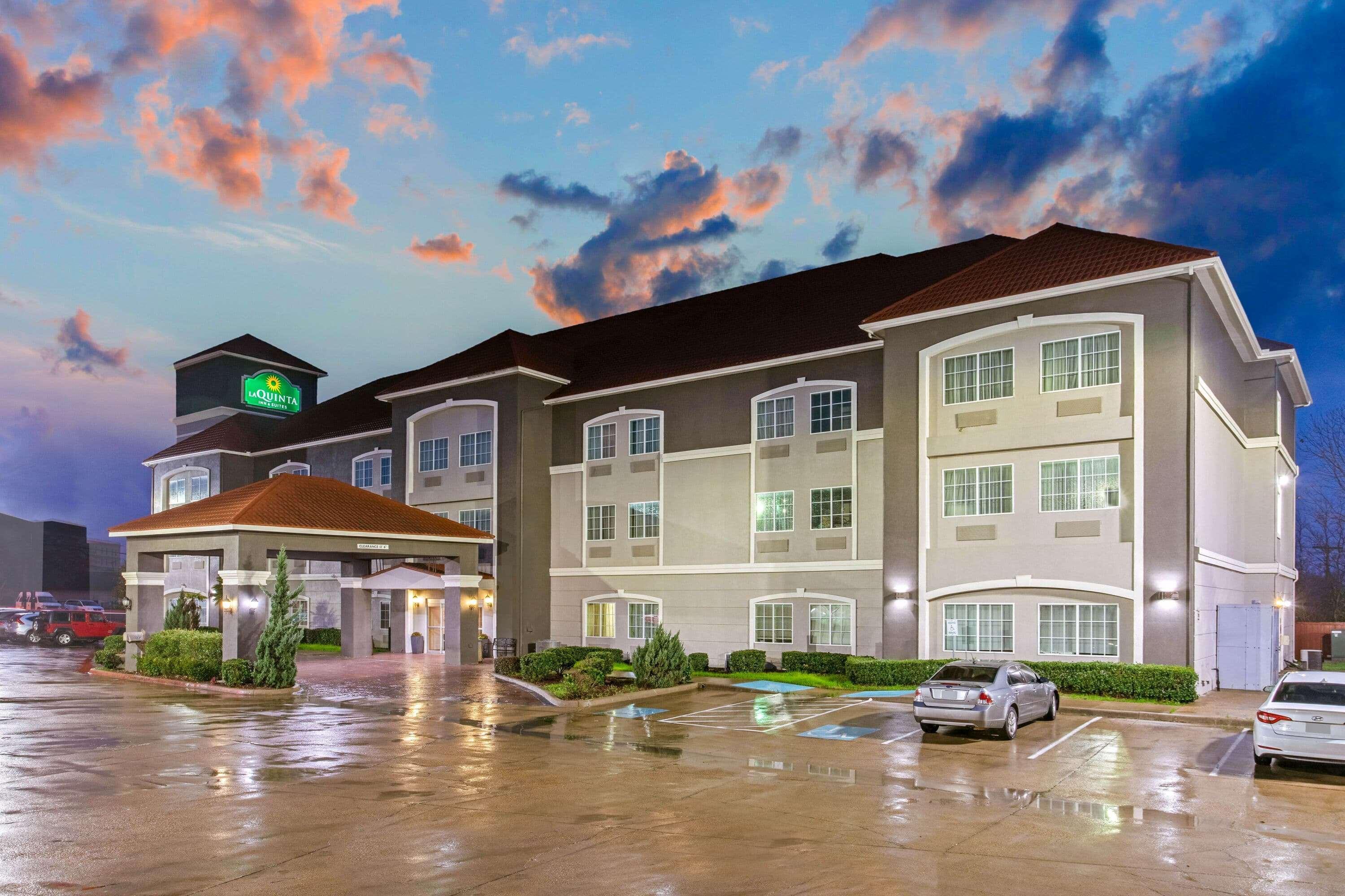 La Quinta By Wyndham Cleburne Hotel Exterior photo