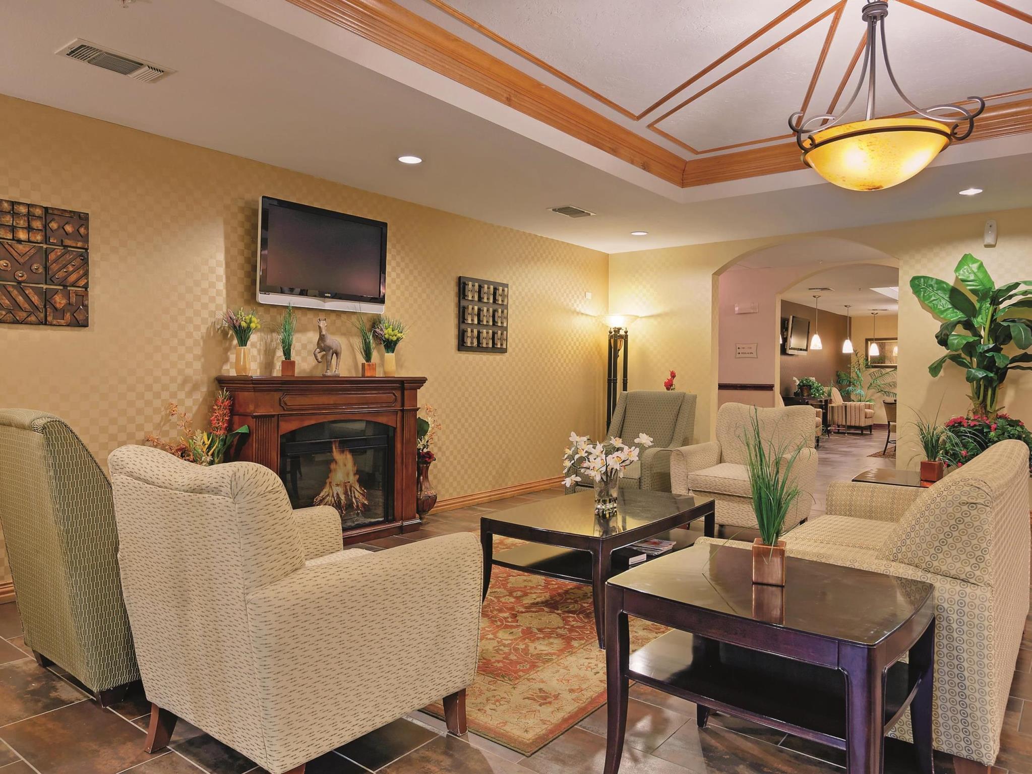 La Quinta By Wyndham Cleburne Hotel Exterior photo
