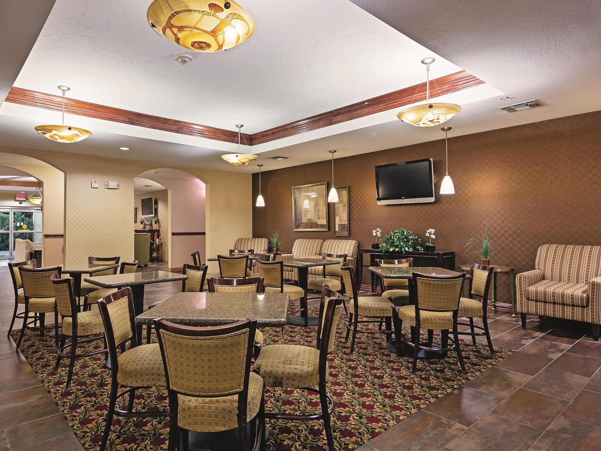 La Quinta By Wyndham Cleburne Hotel Exterior photo