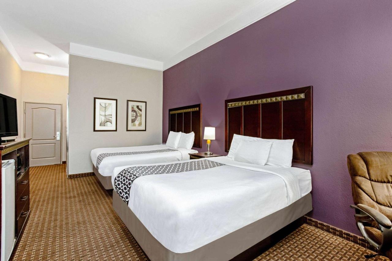 La Quinta By Wyndham Cleburne Hotel Exterior photo