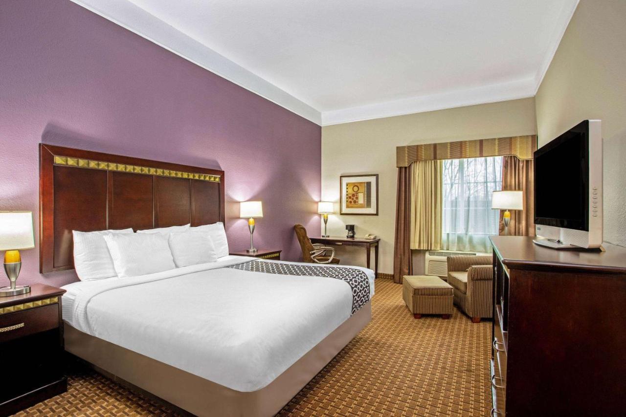 La Quinta By Wyndham Cleburne Hotel Exterior photo